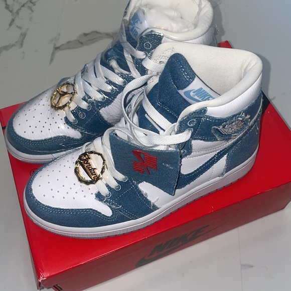 Nike Air Jordan 1 Retro HI OG - Picture 2 of 8